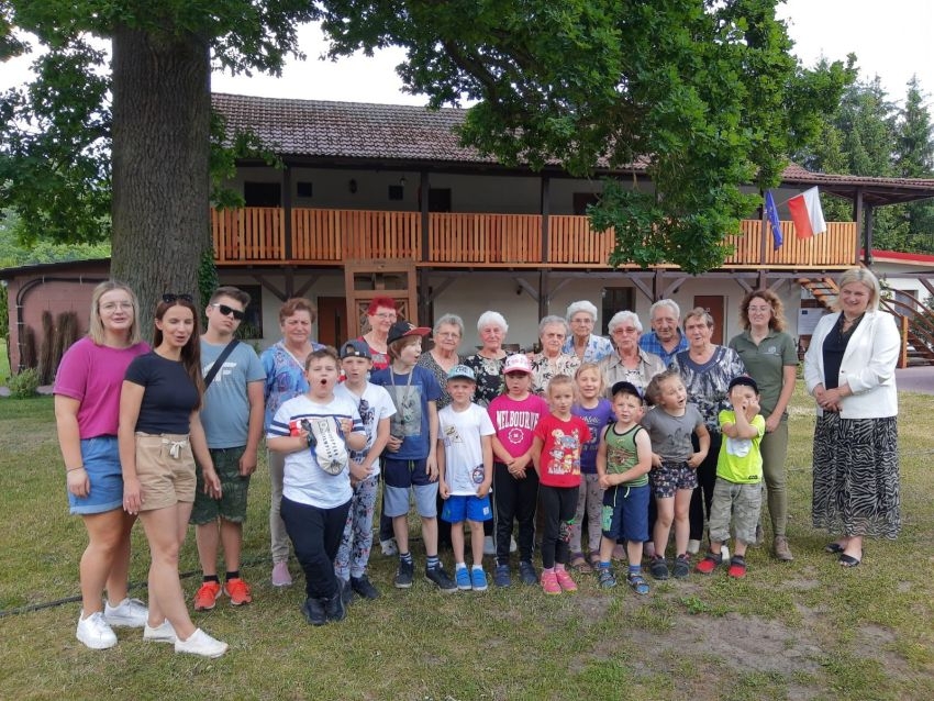 Dzień dziecka z seniorami z zielonego gospodarstwa w Jasieńcu