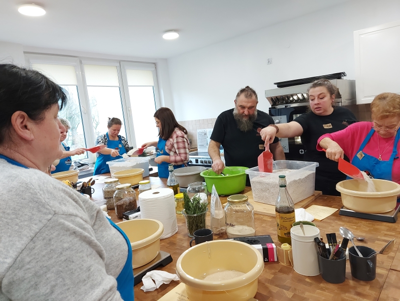 Cykl pokazów przetwórczych w formie warsztatów: wędliniarskie, serowarskie, piekarskie - listopad, grudzień 2025 r.