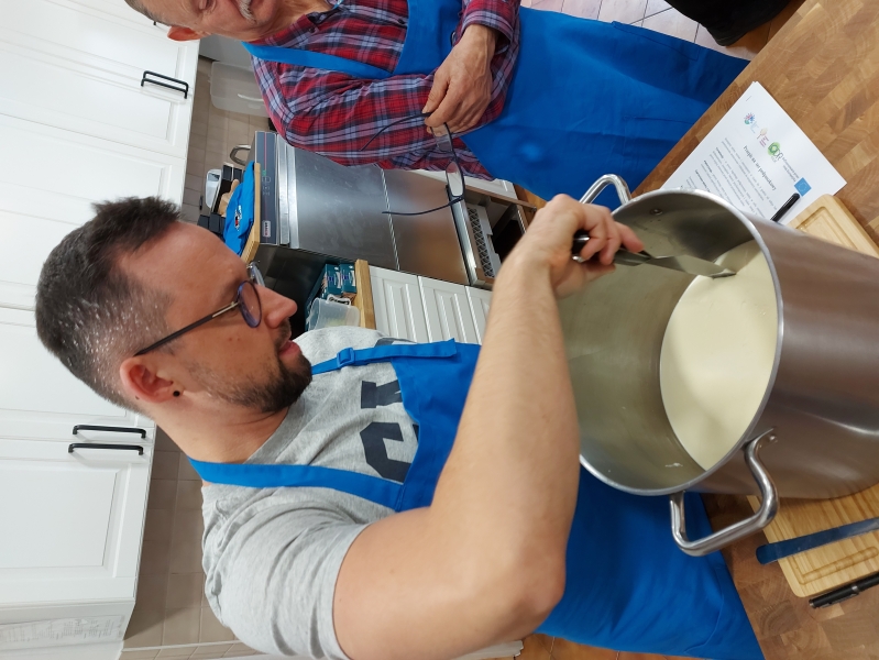 Cykl pokazów przetwórczych w formie warsztatów: wędliniarskie, serowarskie, piekarskie - listopad, grudzień 2025 r.