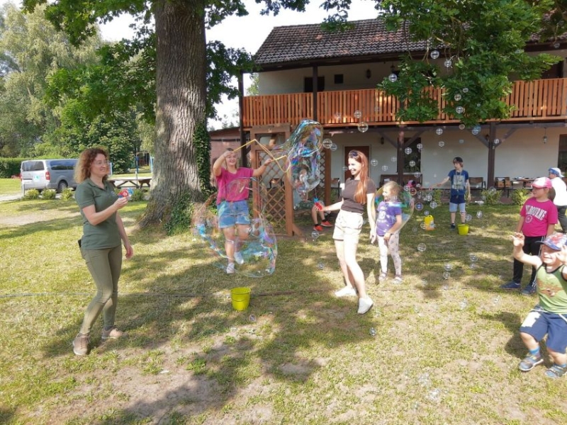 Dzień dziecka z seniorami z zielonego gospodarstwa w Jasieńcu 